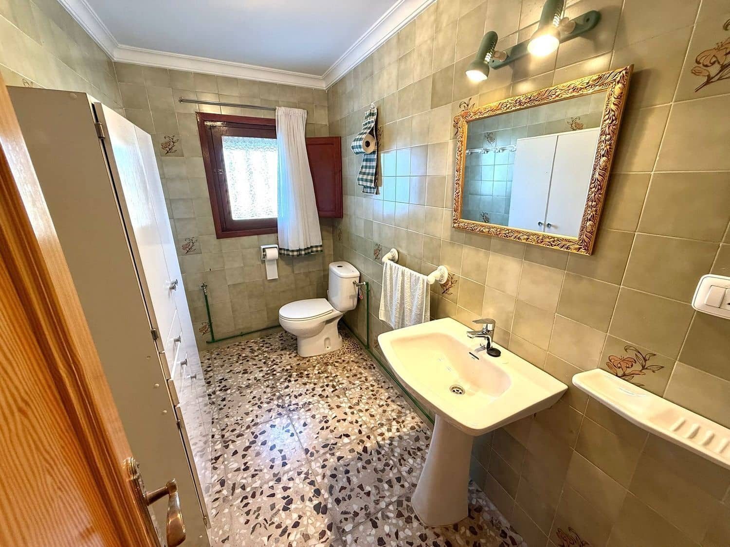 8 bedroom Townhouse for sale in San Juan de los Terreros with garage - € 250,000 (Ref: 9716783)