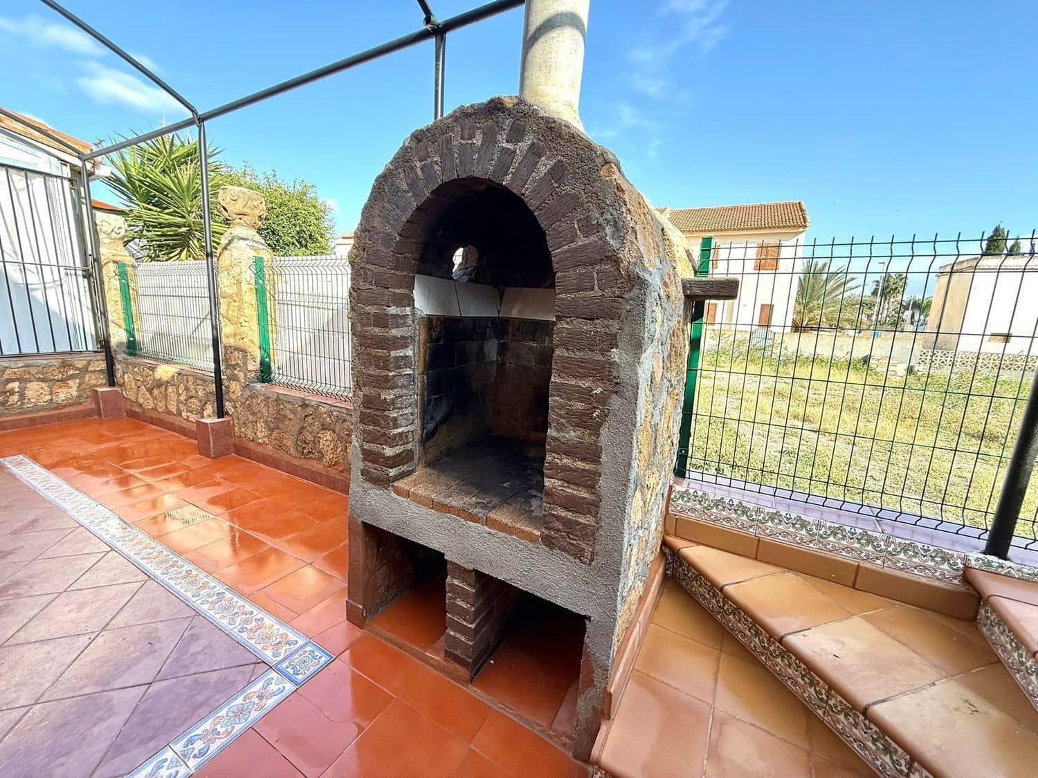 8 bedroom Townhouse for sale in San Juan de los Terreros with garage - € 250,000 (Ref: 9716783)