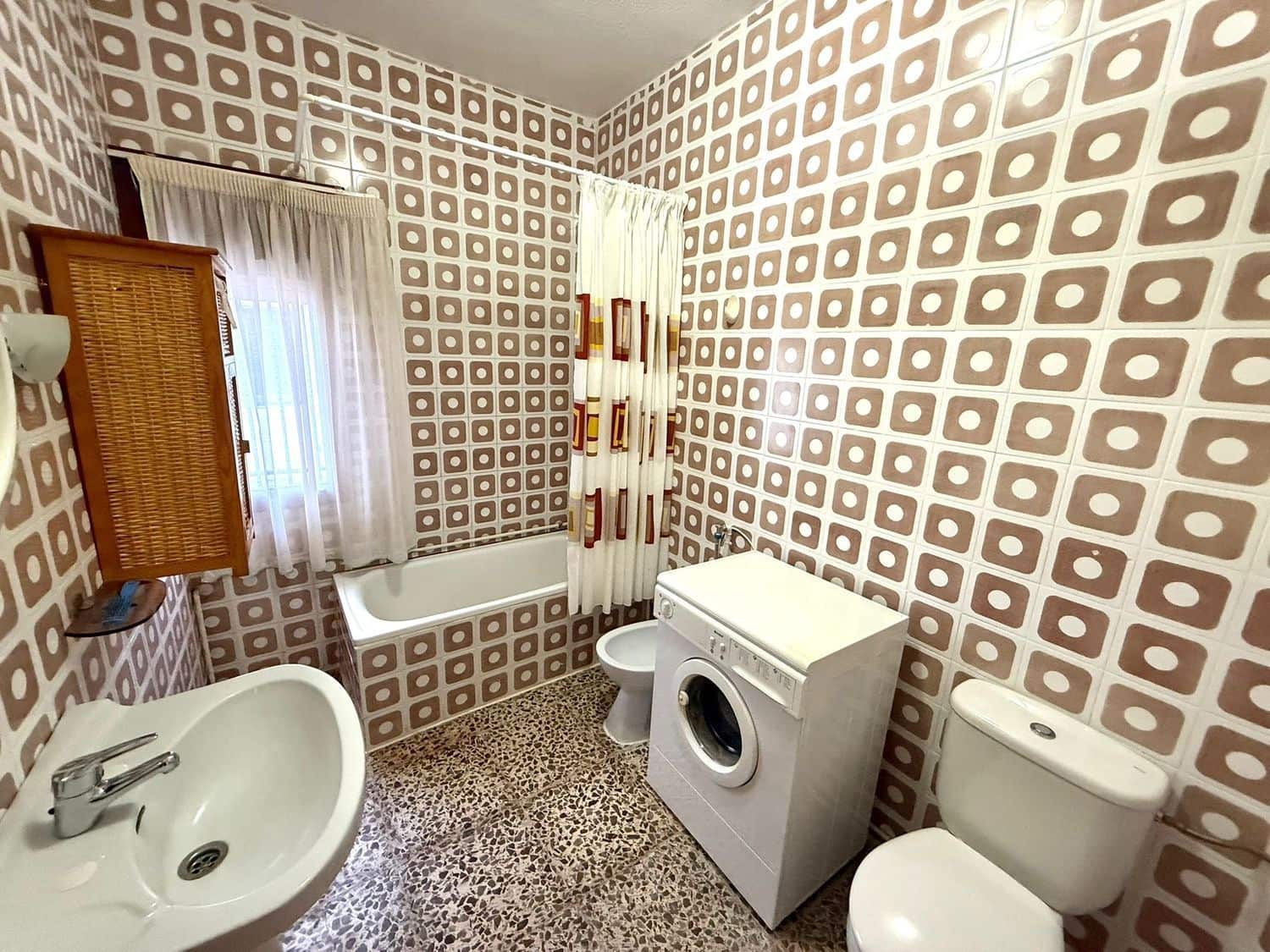 8 bedroom Townhouse for sale in San Juan de los Terreros with garage - € 250,000 (Ref: 9716783)