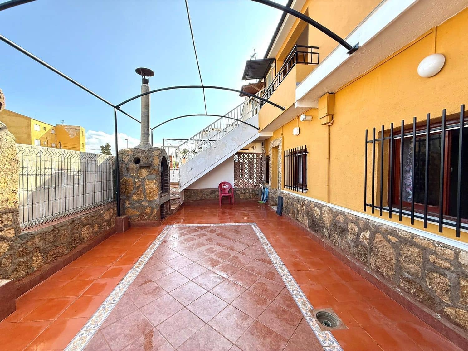 8 bedroom Townhouse for sale in San Juan de los Terreros with garage - € 250,000 (Ref: 9716783)