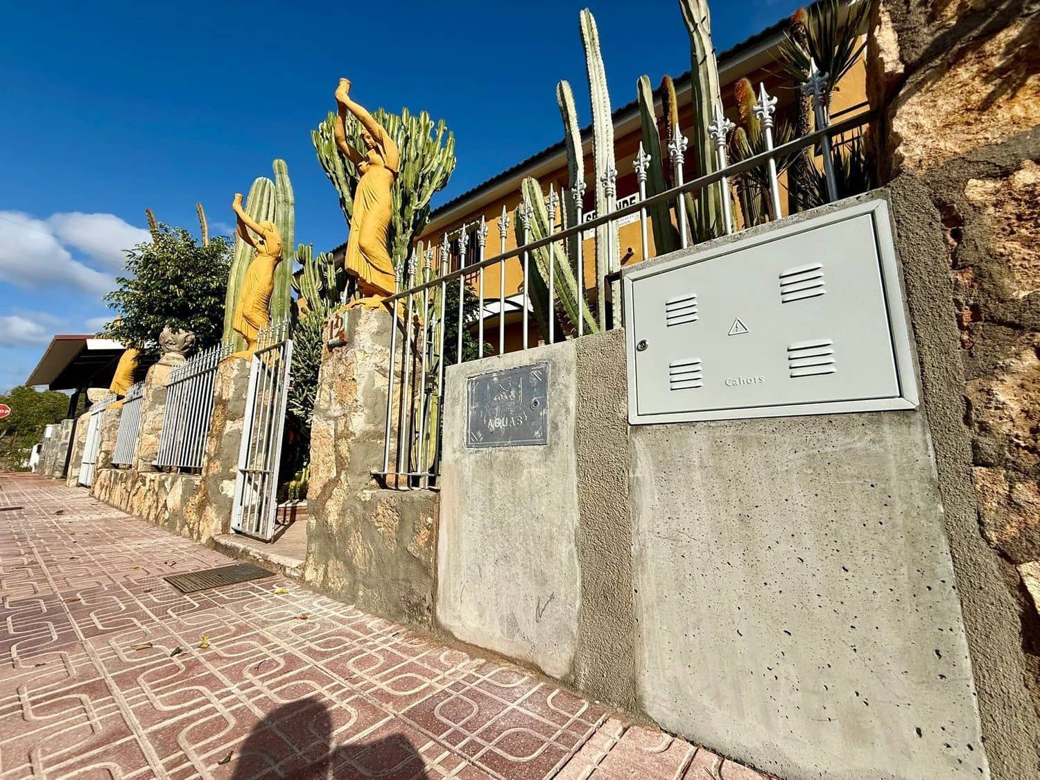 8 bedroom Townhouse for sale in San Juan de los Terreros with garage - € 250,000 (Ref: 9716783)