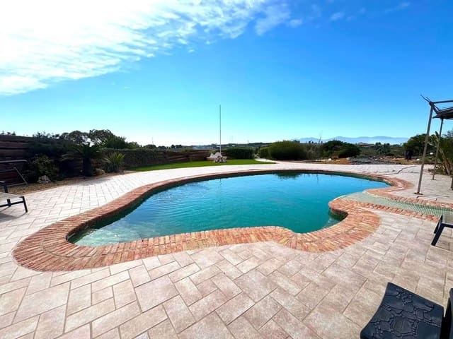 5 sypialnia Willa na sprzedaż w Vera Ciudad, Vera z basenem garażem - 685 000 € (Ref: 9793680)