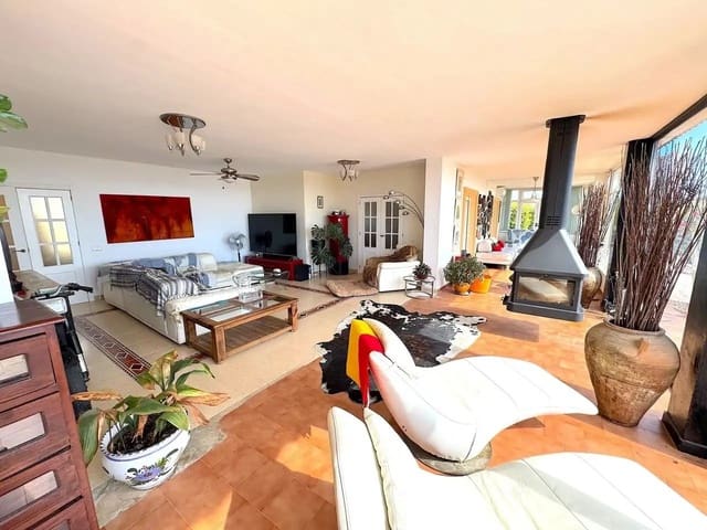 5 sypialnia Willa na sprzedaż w Vera Ciudad, Vera z basenem garażem - 685 000 € (Ref: 9793680)