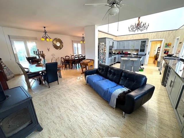 5 sypialnia Willa na sprzedaż w Vera Ciudad, Vera z basenem garażem - 685 000 € (Ref: 9793680)