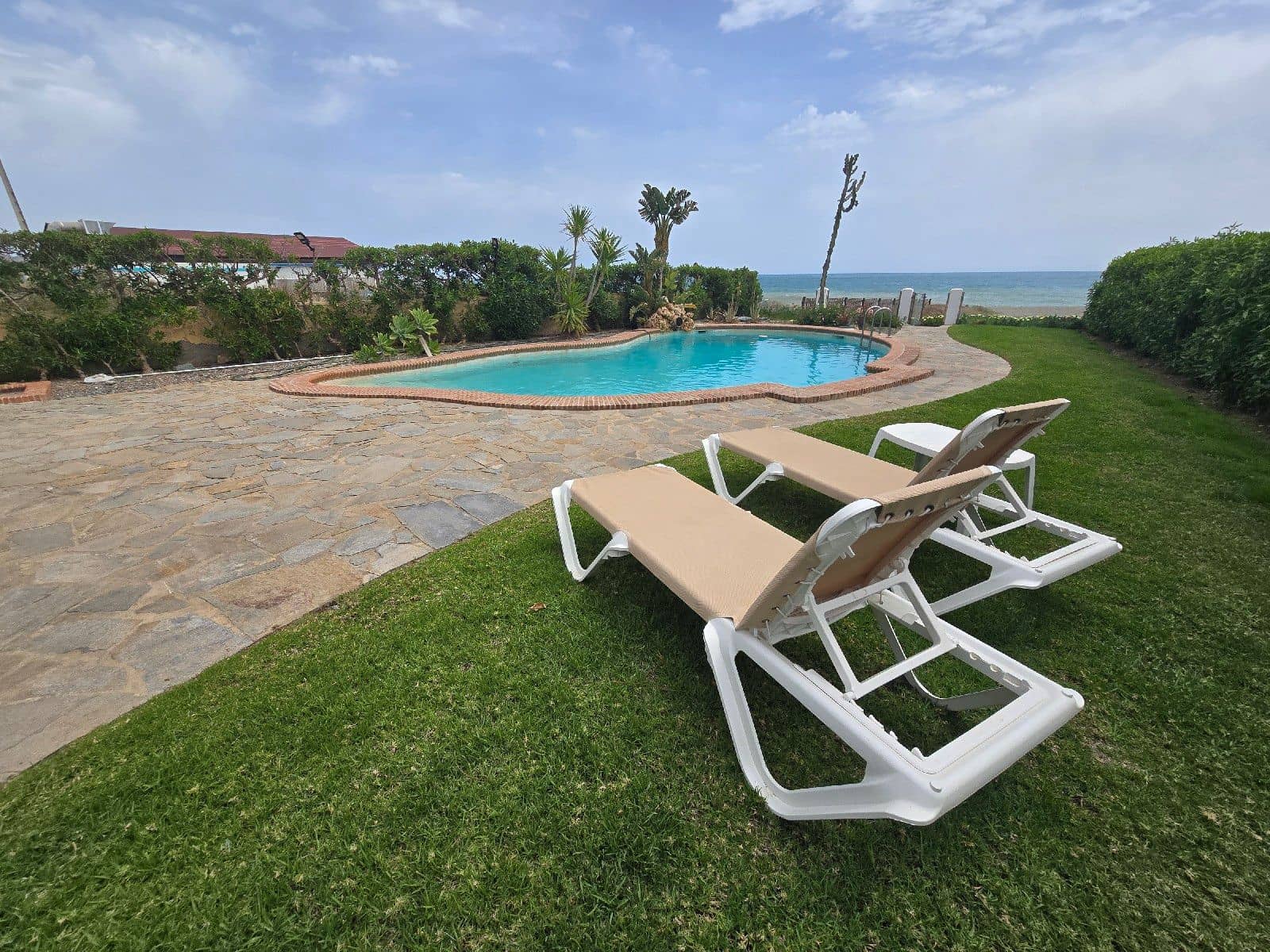 5 makuuhuone Huvila myytävänä paikassa Vera mukana uima-altaan 
autotalli - 1 100 000 € (Ref: 9795723)