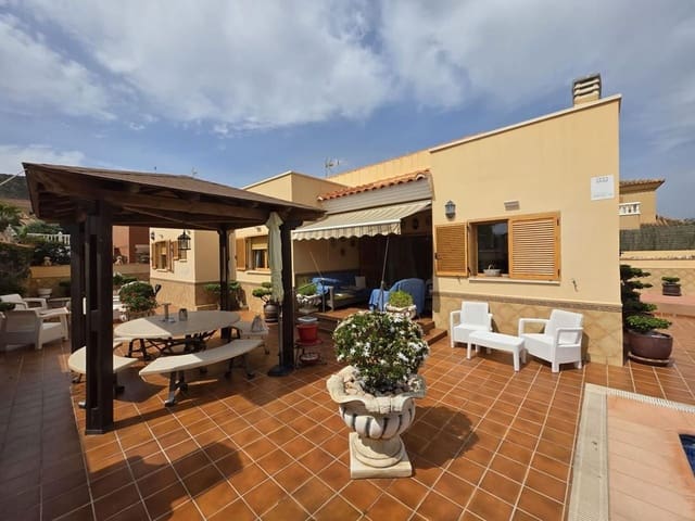 3 soveværelse Villa til salg i Vera Ciudad, Vera med swimmingpool garage - € 465.000 (Ref: 9810931)