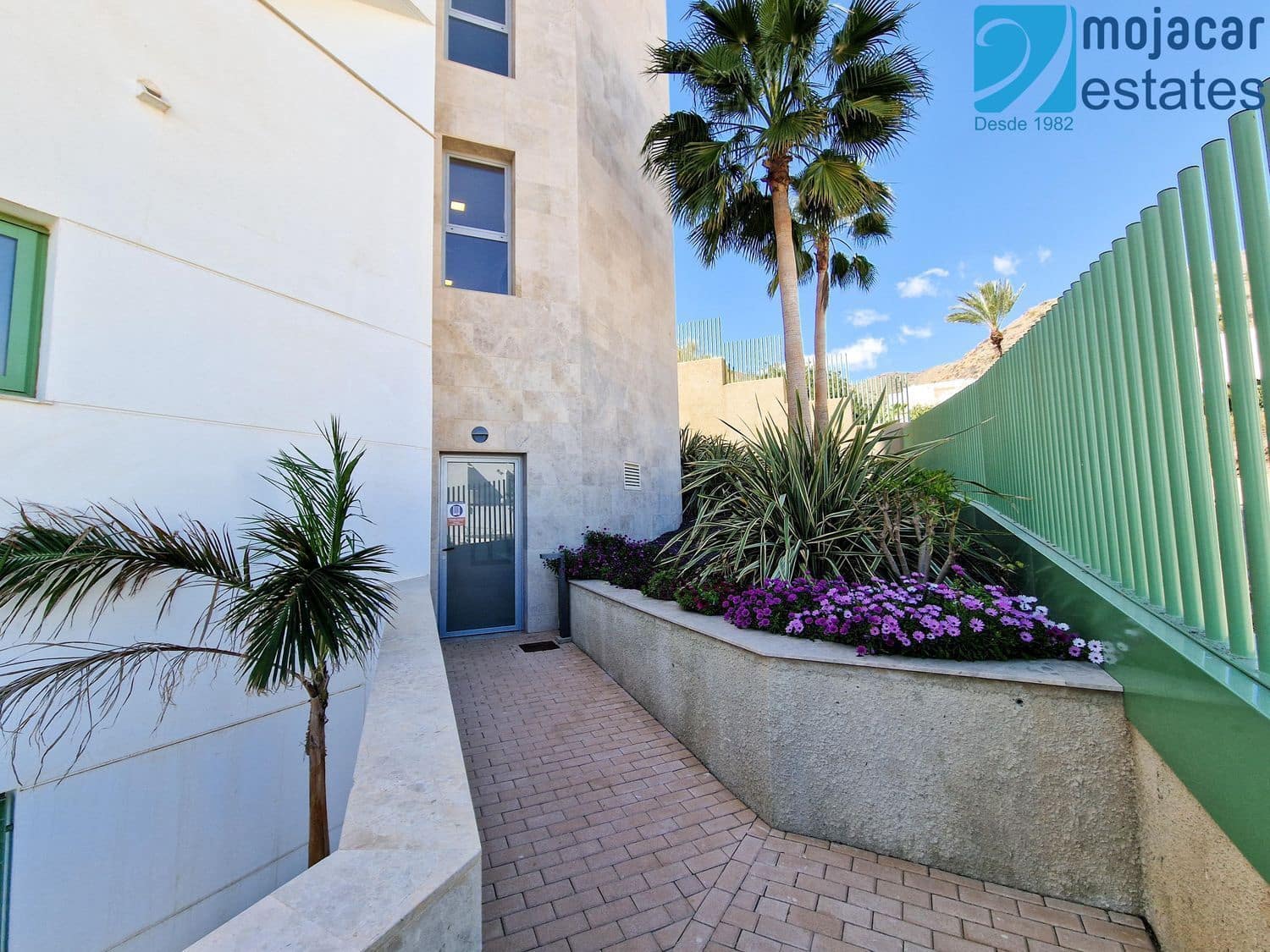 2 bedroom Flat for sale in Mojacar with pool garage - € 299,000 (Ref: 9838452)