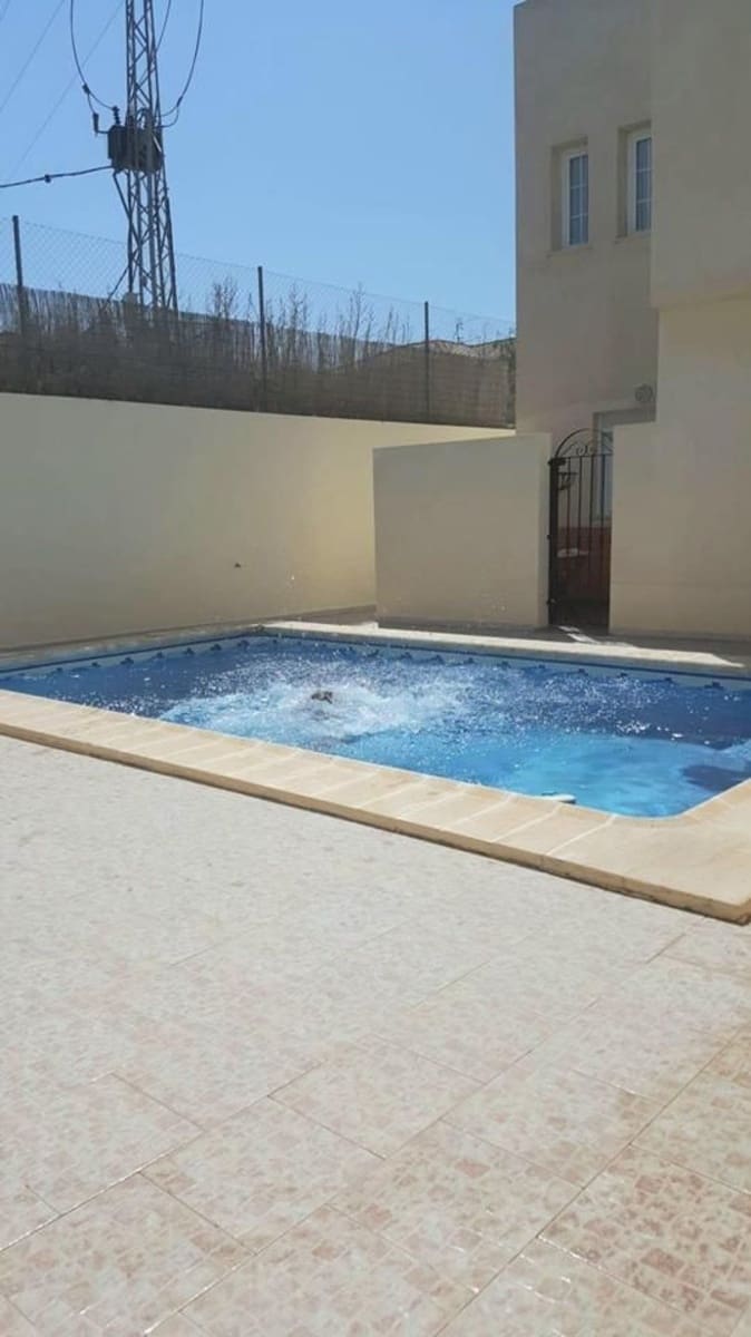 Casa de 3 habitaciones en Aljariz en venta con piscina garaje - 198.000 € (Ref: 9889391)