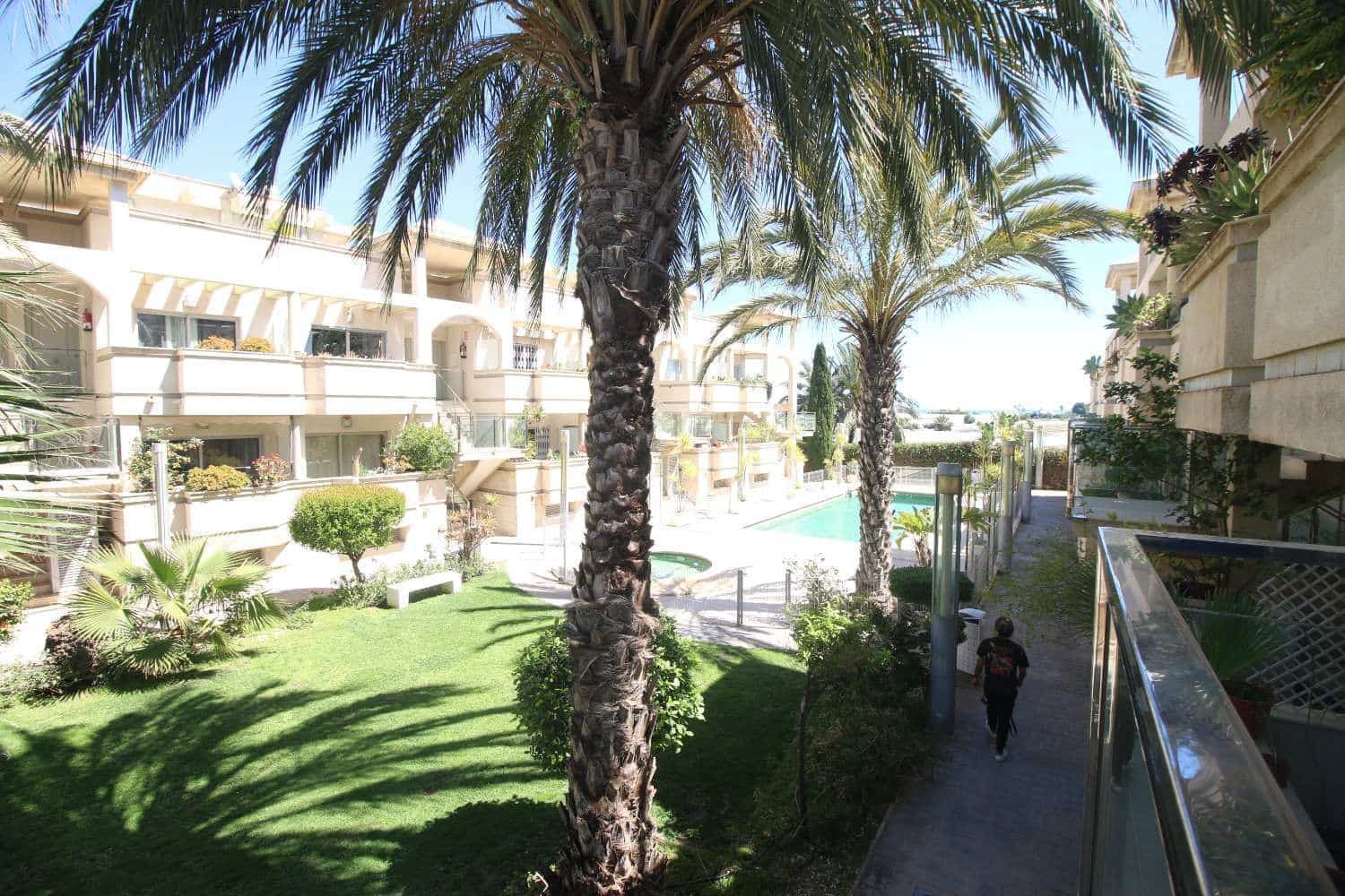 Ático de 2 habitaciones en Cuevas del Almanzora en venta con piscina garaje - 165.000 € (Ref: 9889607)