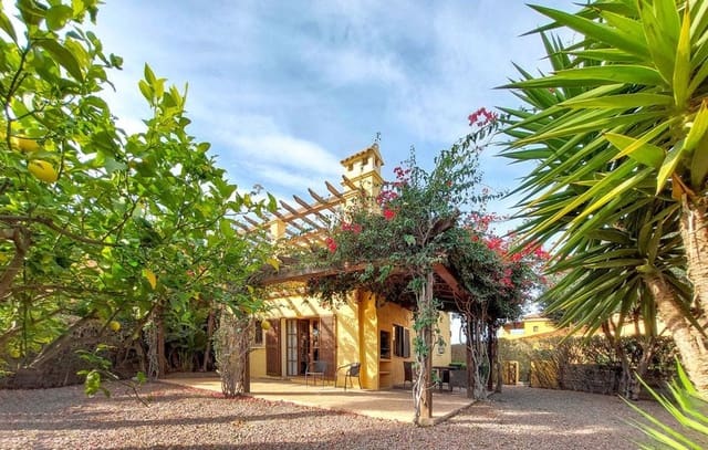 4 quarto Moradia para venda em Cuevas del Almanzora com piscina garagem - 420 000 € (Ref: 9891505)
