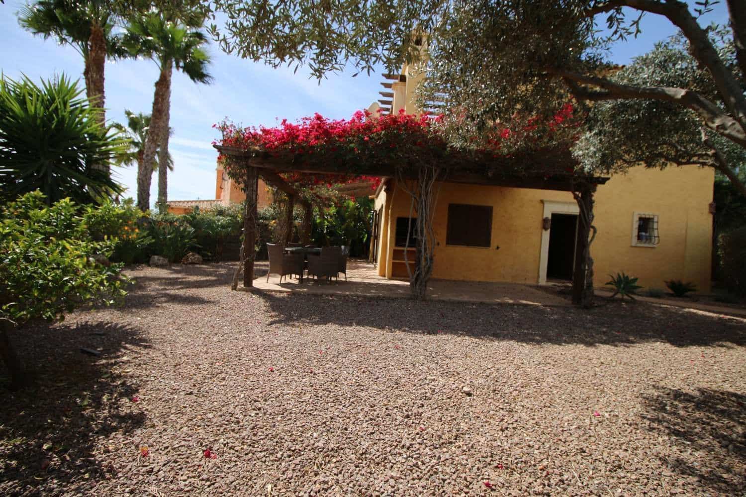 4 quarto Moradia para venda em Cuevas del Almanzora com piscina garagem - 420 000 € (Ref: 9891505)
