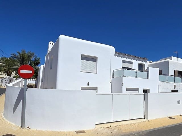 3 bedroom Villa for sale in Mojácar with pool - € 455,000 (Ref: 9893252)