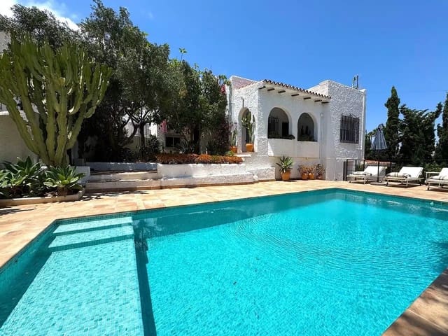 2 bedroom Villa for sale in Mojácar with pool - € 549,950 (Ref: 9897296)