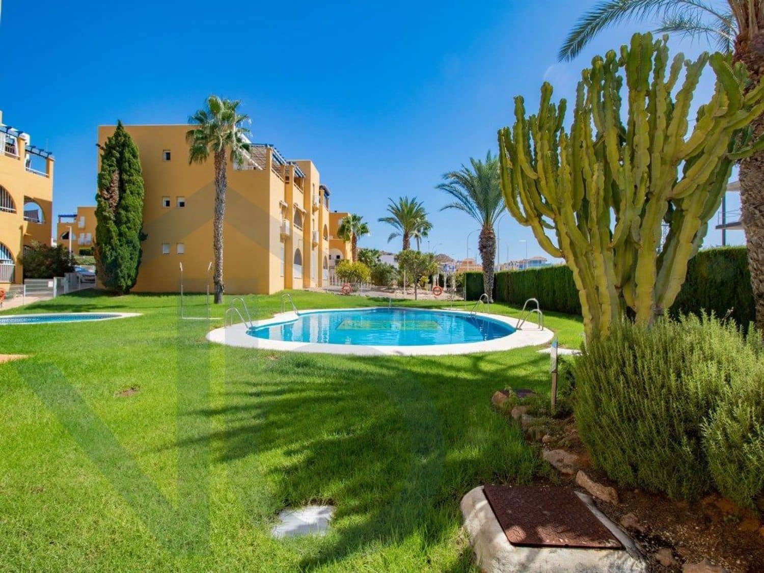 2 slaapkamer Flat te koop in San Juan de los Terreros met zwembad garage - € 170.000 (Ref: 9905205)
