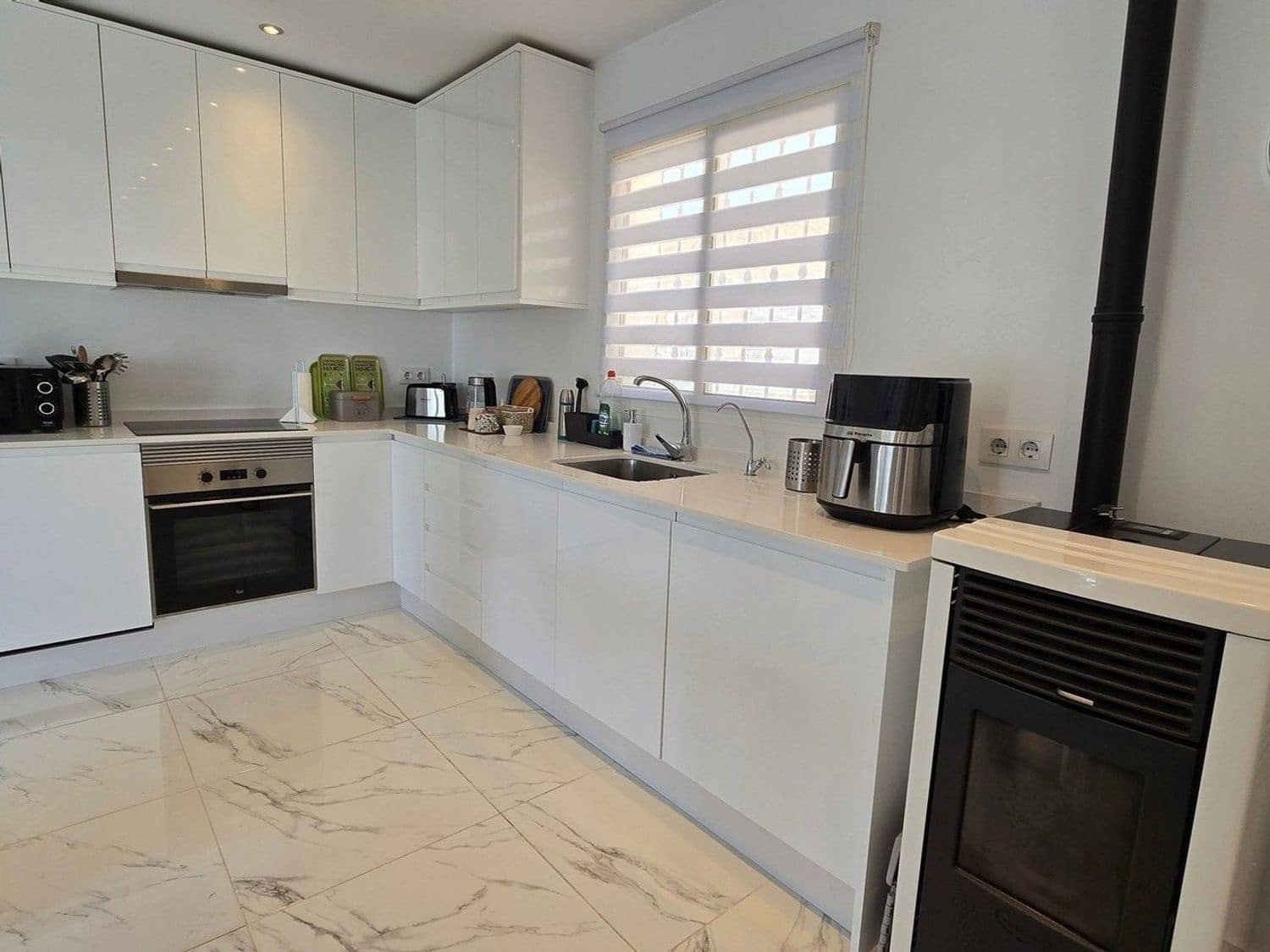 3 sypialnia Willa na sprzedaż w Bedar z basenem garażem - 300 000 € (Ref: 9954579)