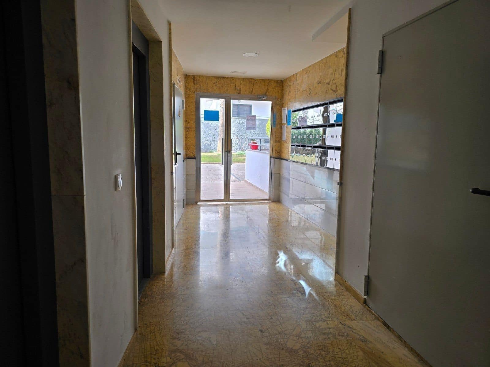 2 soverom Leilighet til salgs i Garrucha med svømmebasseng garasje - € 180 000 (Ref: 9972308)