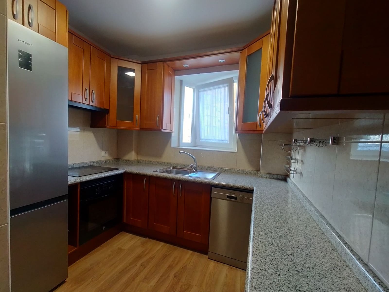 2 slaapkamer Flat te huur in Santa Cruz de Tenerife met garage - € 800 (Ref: 9417428)