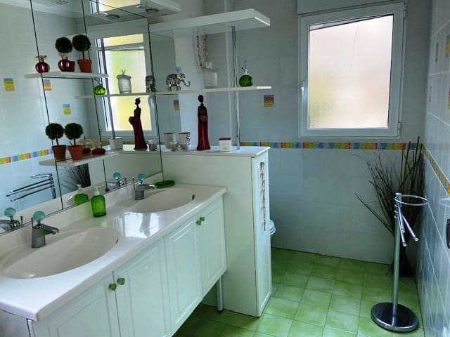 6 bedroom Villa for sale in Monte Solana with pool - € 650,000 (Ref: 9828065)