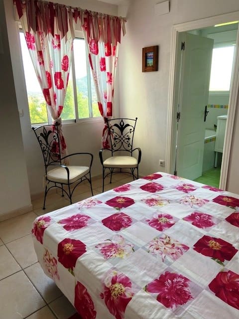 6 bedroom Villa for sale in Monte Solana with pool - € 650,000 (Ref: 9828065)
