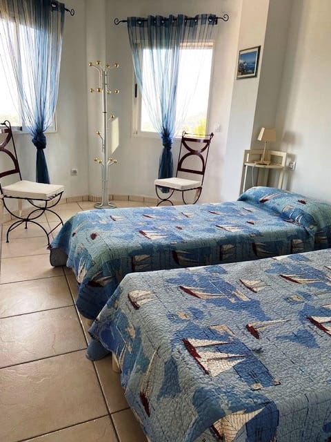 6 bedroom Villa for sale in Monte Solana with pool - € 650,000 (Ref: 9828065)