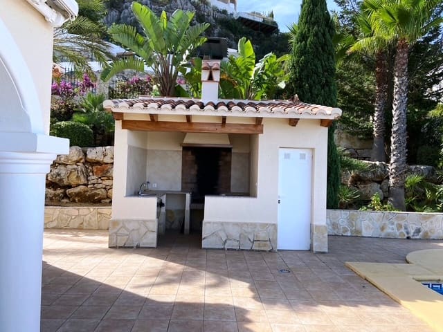 6 bedroom Villa for sale in Monte Solana with pool - € 650,000 (Ref: 9828065)