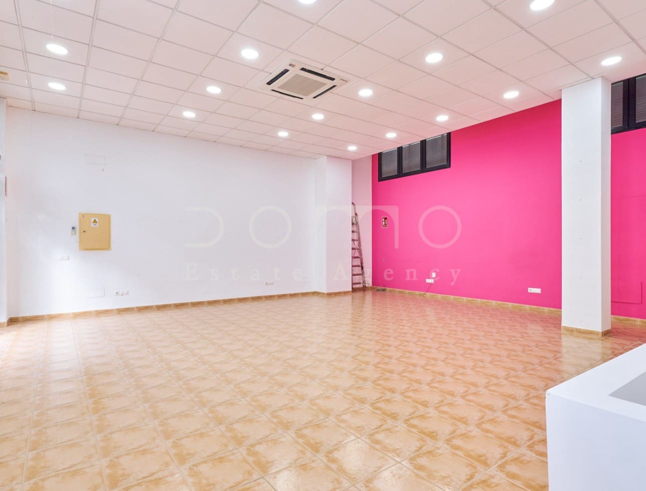 Gewerbe zu vermieten in Vera mit Garage - 700 € (Ref: 10140327)
