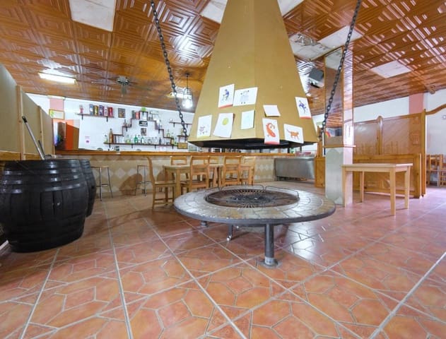 9 soveværelse Erhverv til salg i Los Gallardos med swimmingpool - € 385.000 (Ref: 8511050)