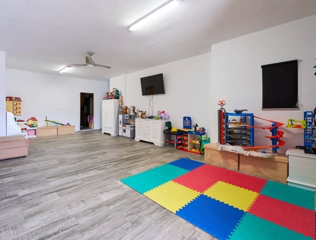 5 makuuhuone Maalaistalo myytävänä paikassa Turre - 460 000 € (Ref: 9405765)