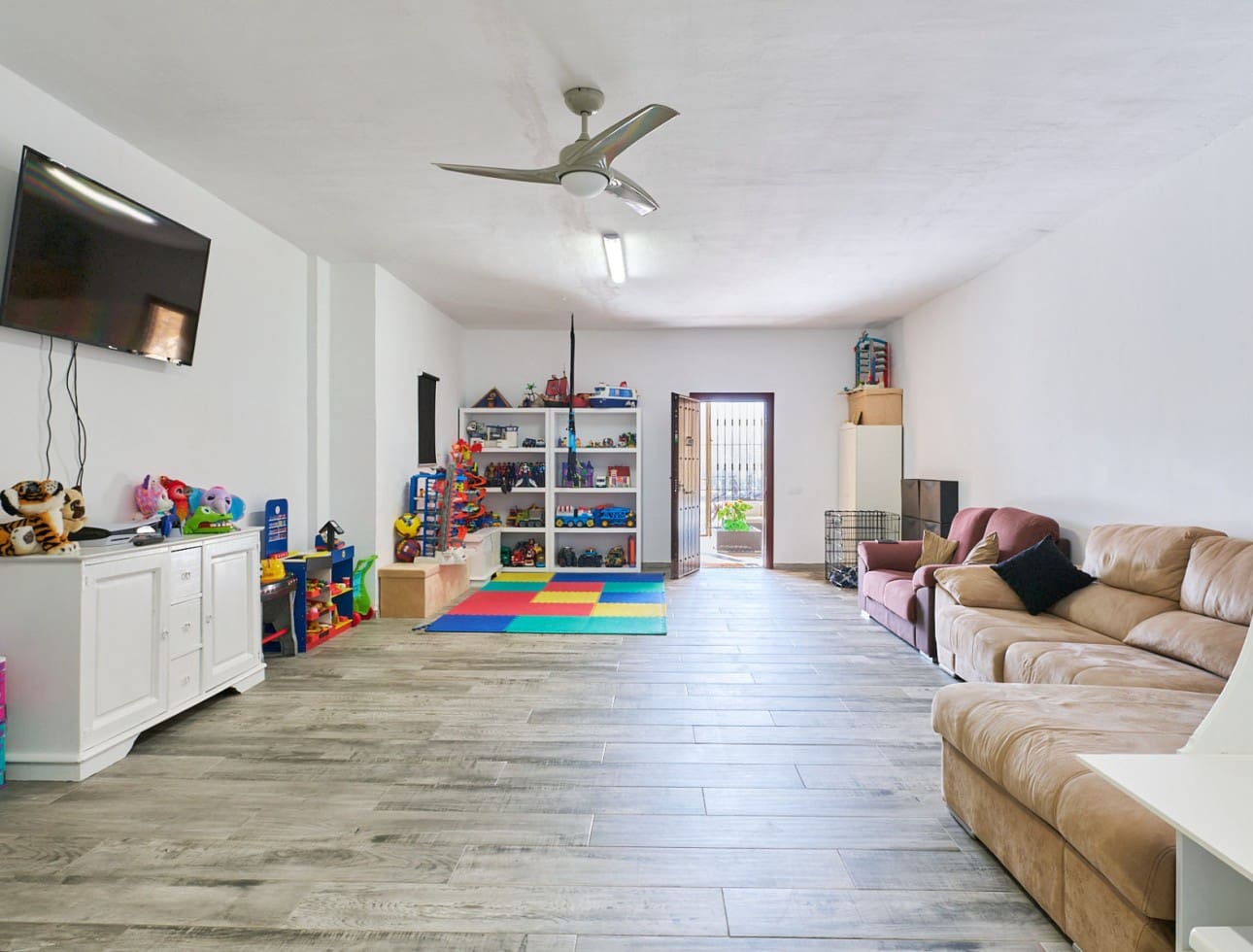 5 bedroom Finca/Country House for sale in Turre - € 460,000 (Ref: 9405765)