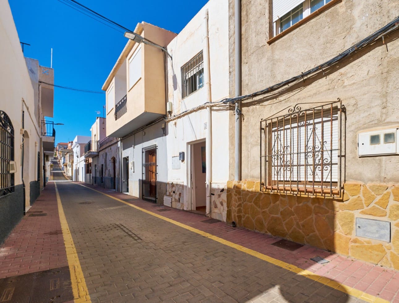 3 slaapkamer Halfvrijstaande villa te koop in Turre - € 49.000 (Ref: 9627975)