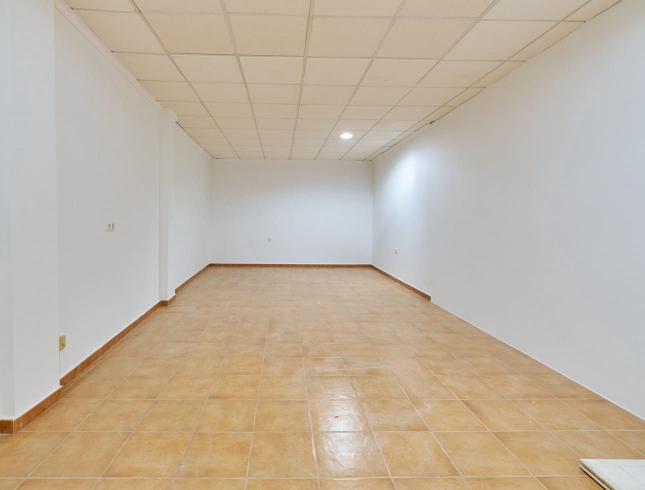 Local Commercial à louer à Vera - 500 € (Ref: 9653188)