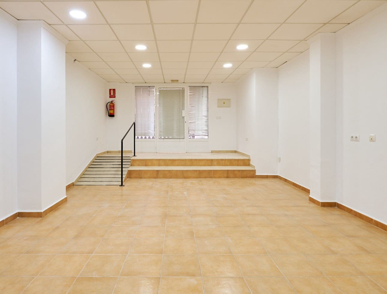 Local Commercial à louer à Vera - 500 € (Ref: 9653188)