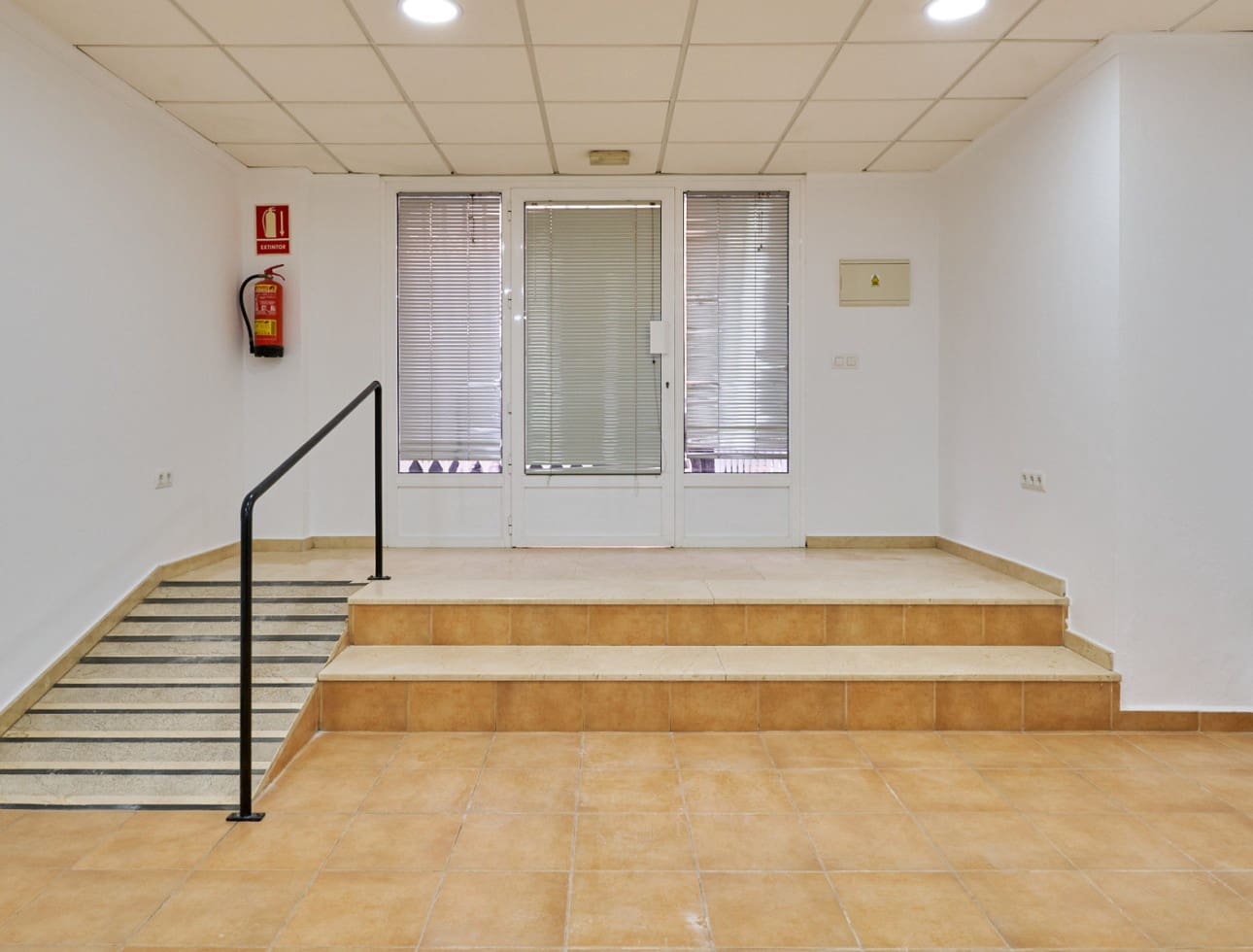 Local Commercial à louer à Vera - 500 € (Ref: 9653188)