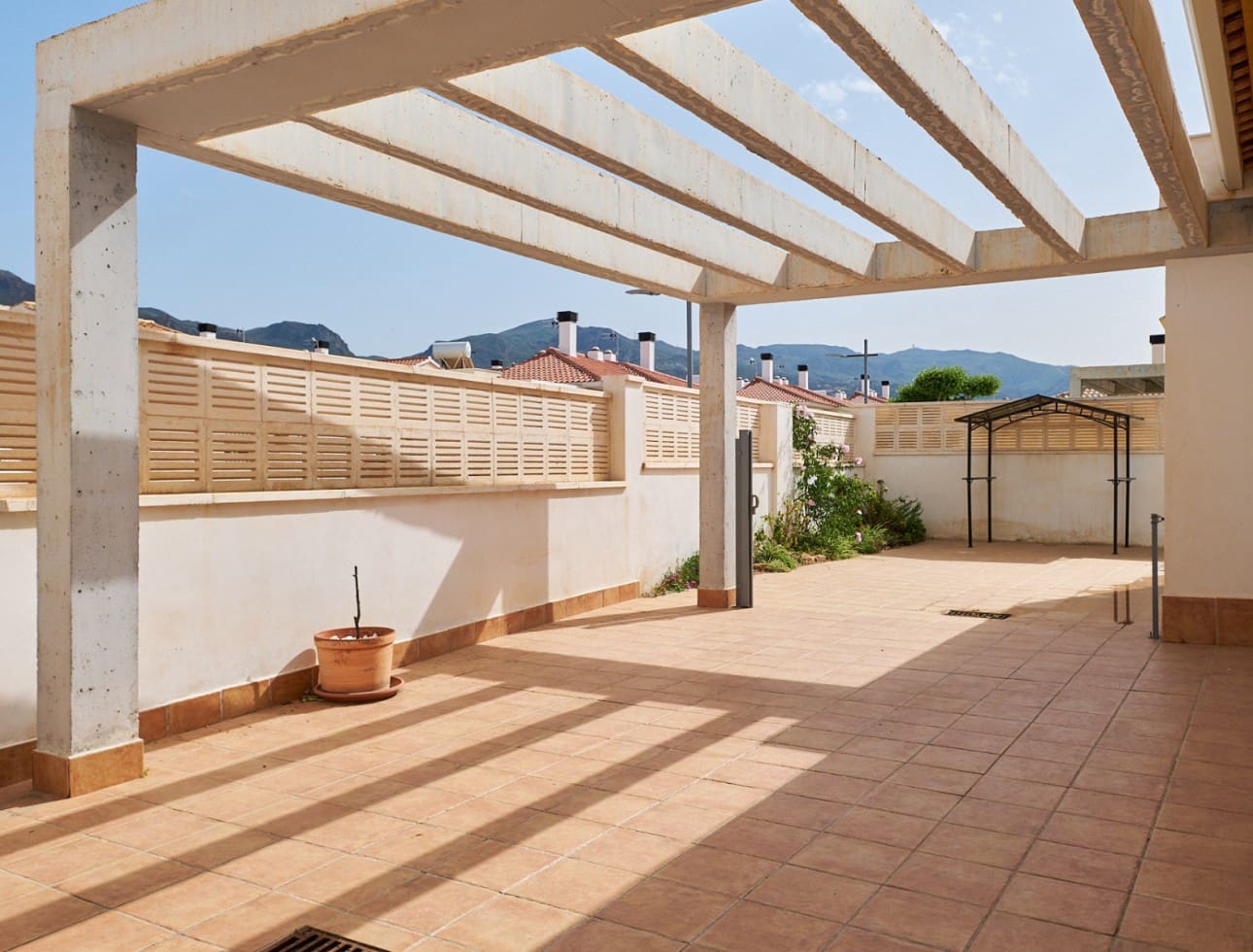 3 makuuhuone Paritalo vuokrattavana paikassa Turre mukana 
autotalli - 875 € (Ref: 9768961)