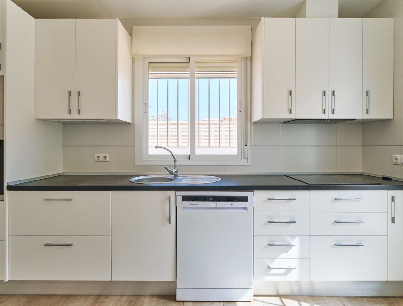 3 makuuhuone Paritalo vuokrattavana paikassa Turre mukana 
autotalli - 875 € (Ref: 9768961)