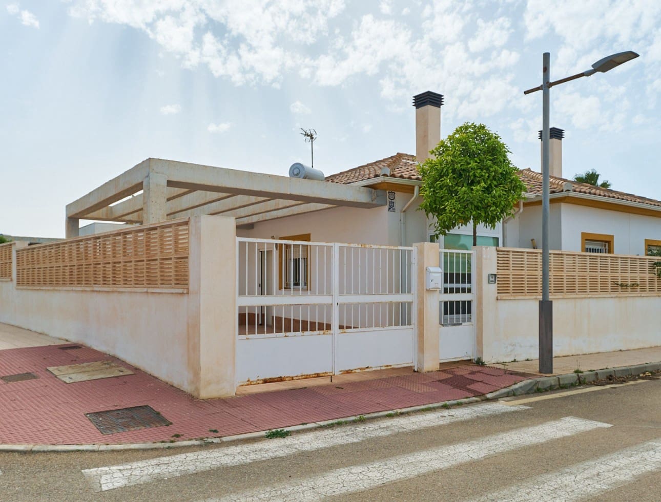 3 makuuhuone Paritalo vuokrattavana paikassa Turre mukana 
autotalli - 875 € (Ref: 9768961)