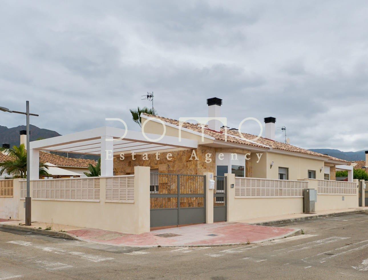 2 bedroom Semi-detached Villa for rent in Turre with garage - € 775 (Ref: 9768962)