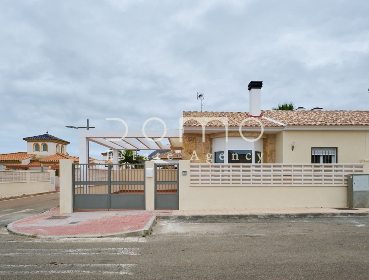 2 bedroom Semi-detached Villa for rent in Turre with garage - € 775 (Ref: 9768962)