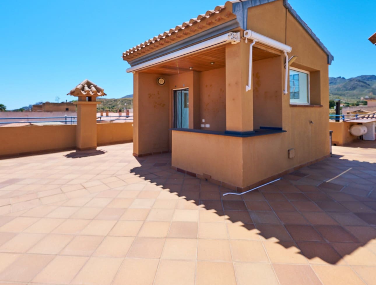 2 sovrum Takvåning att hyra i Turre - 700 € (Ref: 9861100)