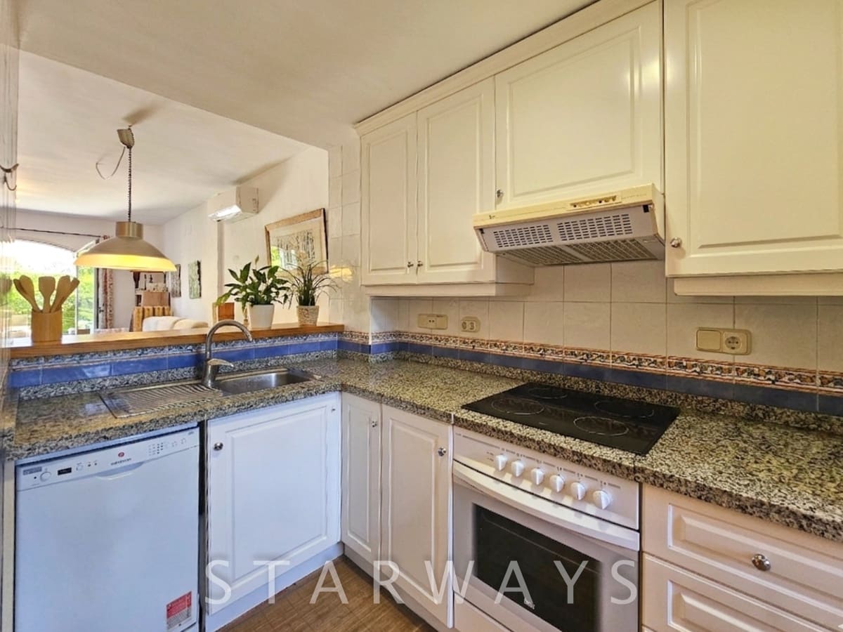 Chalet de 2 habitaciones en Finestrat en venta con piscina - 295.000 € (Ref: 10040317)