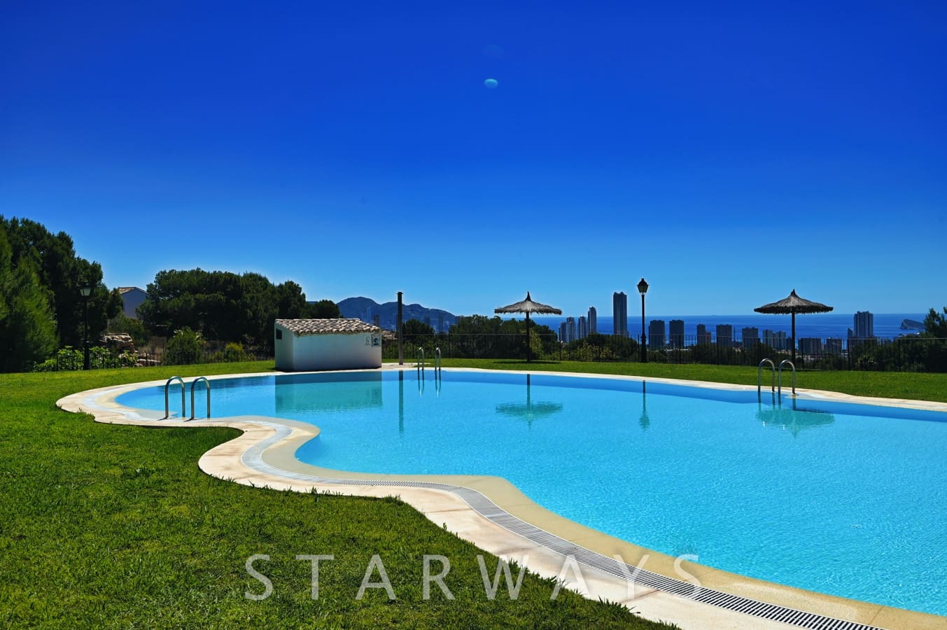 Chalet de 2 habitaciones en Finestrat en venta con piscina - 295.000 € (Ref: 10040317)