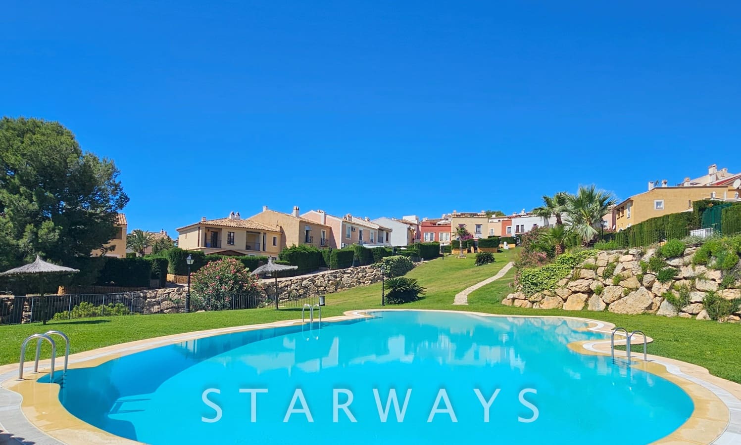 Chalet de 2 habitaciones en Finestrat en venta con piscina - 295.000 € (Ref: 10040317)
