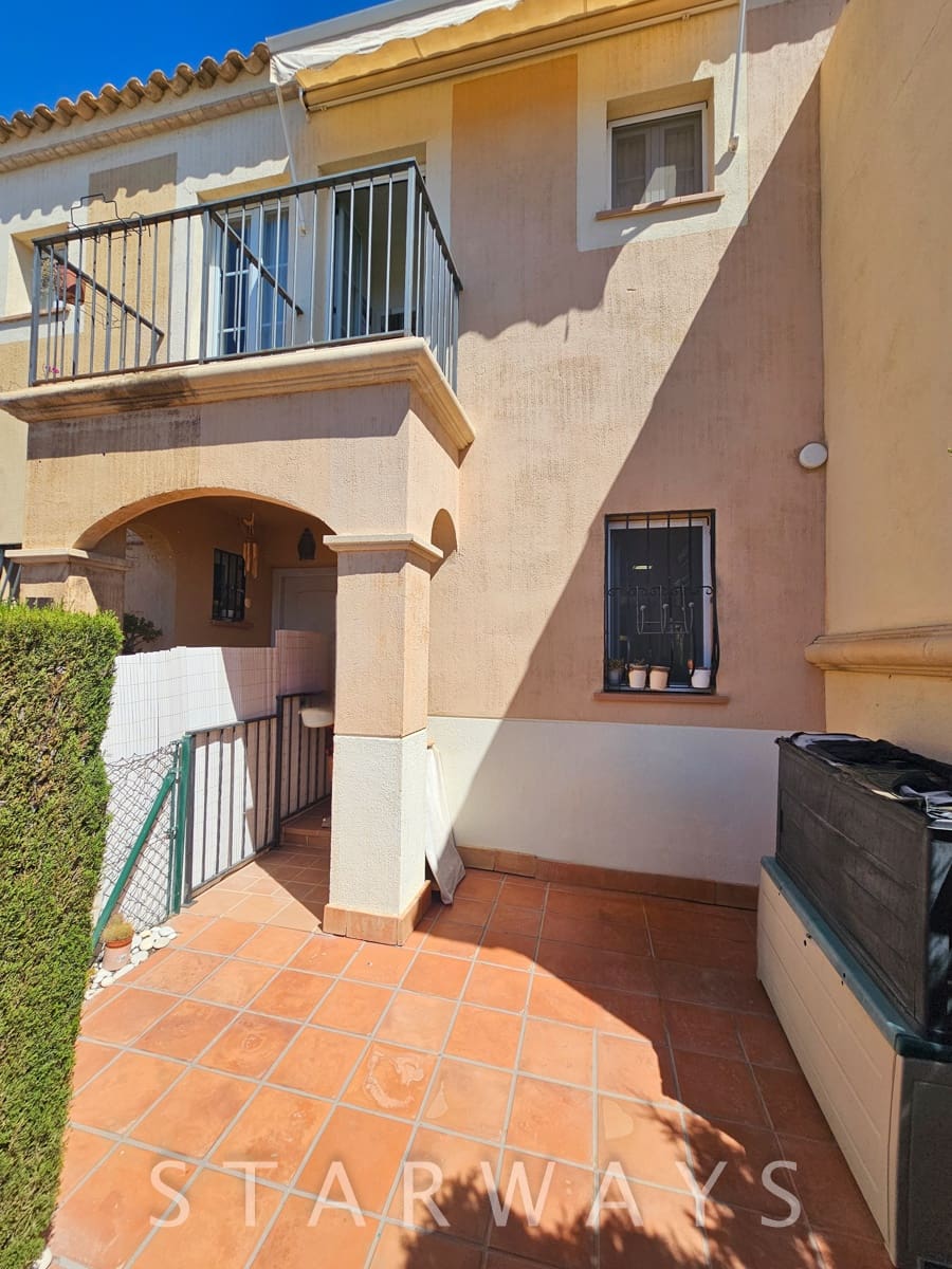 Chalet de 2 habitaciones en Finestrat en venta con piscina - 295.000 € (Ref: 10040317)