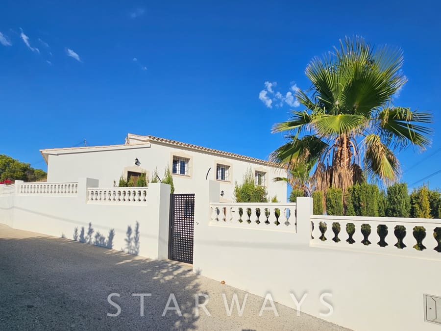 5 slaapkamer Villa te koop in La Nucia met garage - € 425.000 (Ref: 10085477)