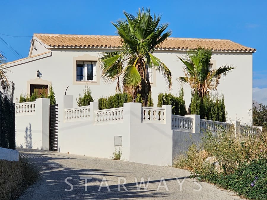 5 slaapkamer Villa te koop in La Nucia met garage - € 425.000 (Ref: 10085477)