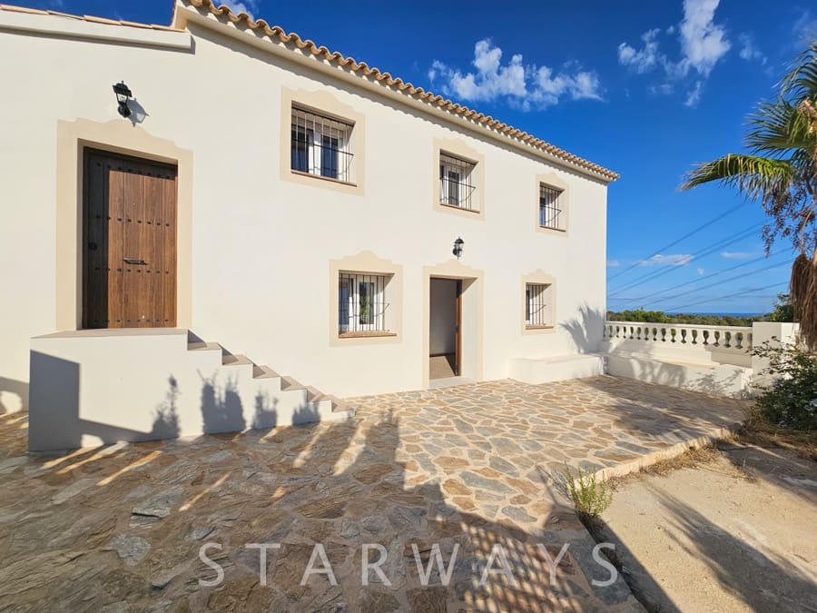 5 slaapkamer Villa te koop in La Nucia met garage - € 425.000 (Ref: 10085477)