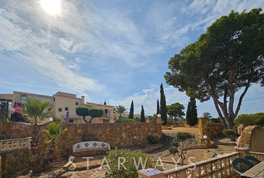 7 bedroom Villa for sale in Altea with pool garage - € 1,590,000 (Ref: 10135613)