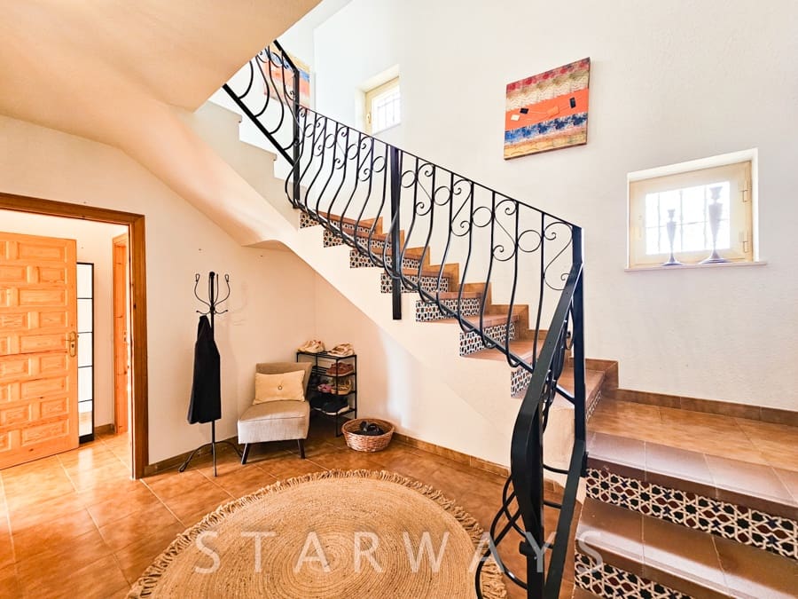 7 bedroom Villa for sale in Altea with pool garage - € 1,590,000 (Ref: 10135613)