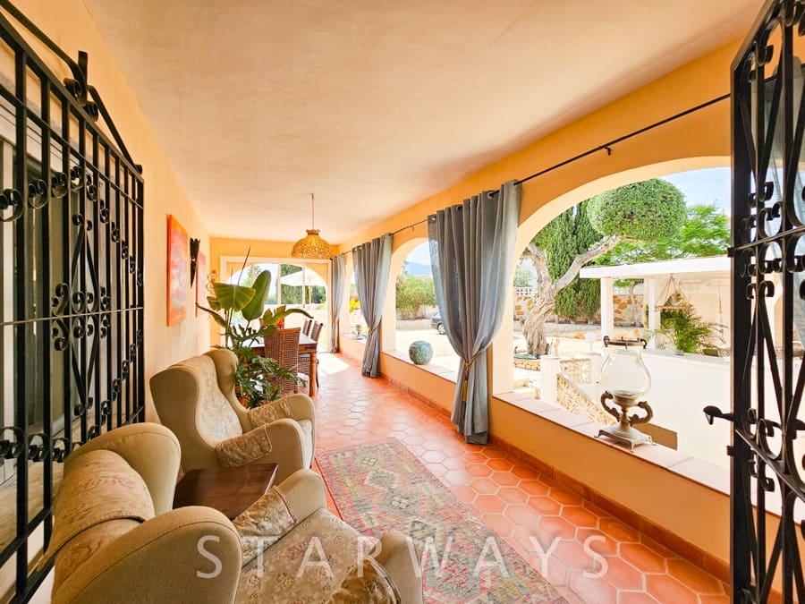 7 bedroom Villa for sale in Altea with pool garage - € 1,590,000 (Ref: 10135613)