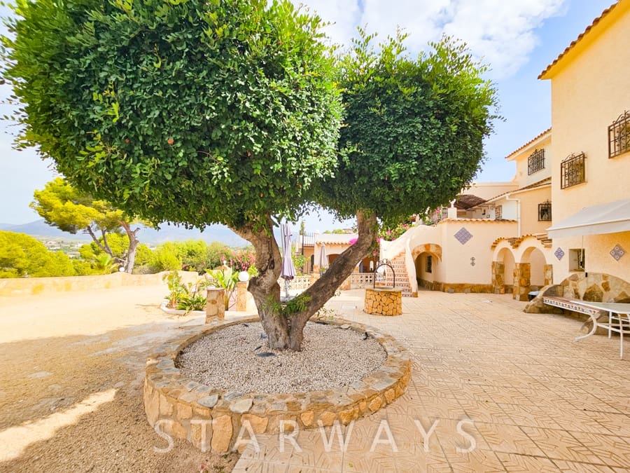 7 bedroom Villa for sale in Altea with pool garage - € 1,590,000 (Ref: 10135613)